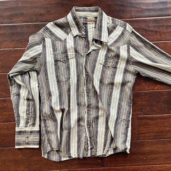 Western Style Pearl Button Up Long Sleeved Striped Shirt by 7 Diamonds - Picture 3 of 9